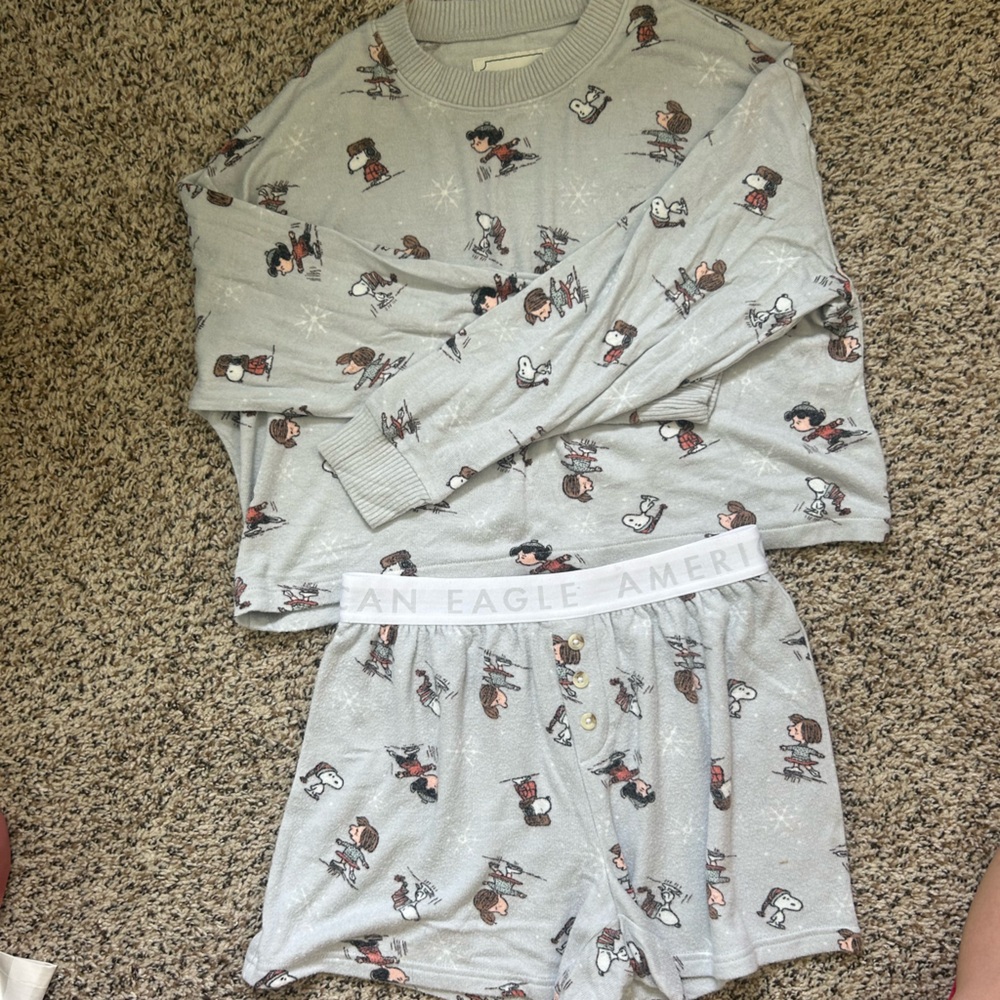 American Eagle Peanuts/Charlie Brown Pajama Set - M